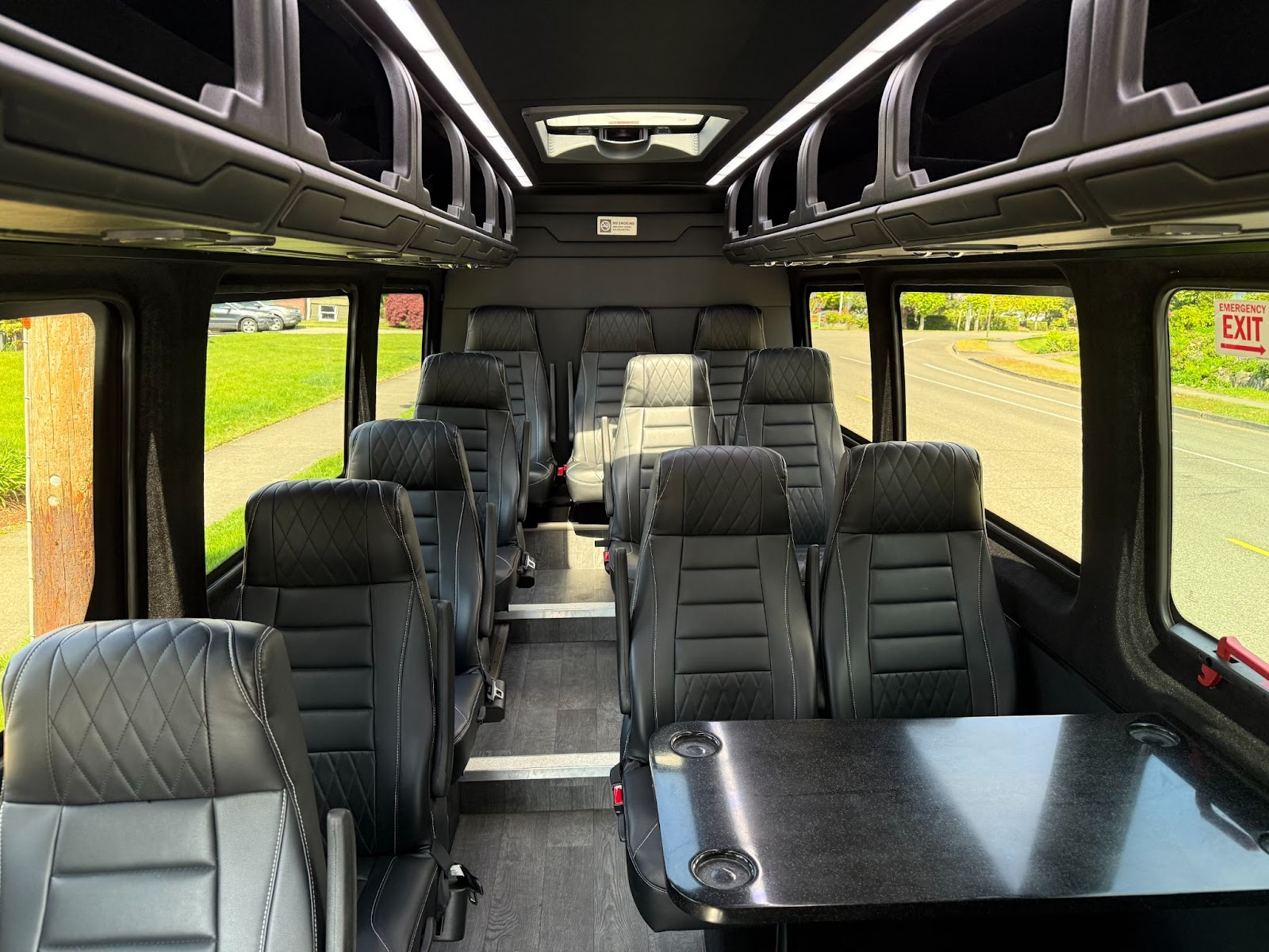 all-black-limo-.png