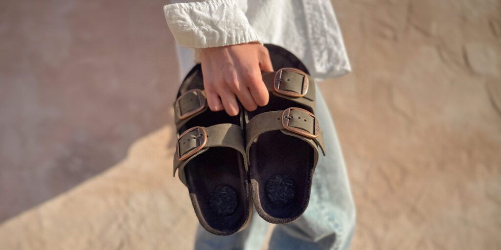 blog-post-model-sandal-1024x512-aa584ae7.jpg