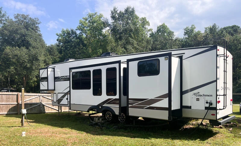 digital-detox-on-the-road-escaping-screen-fatigue-through-rv-adventures-.png