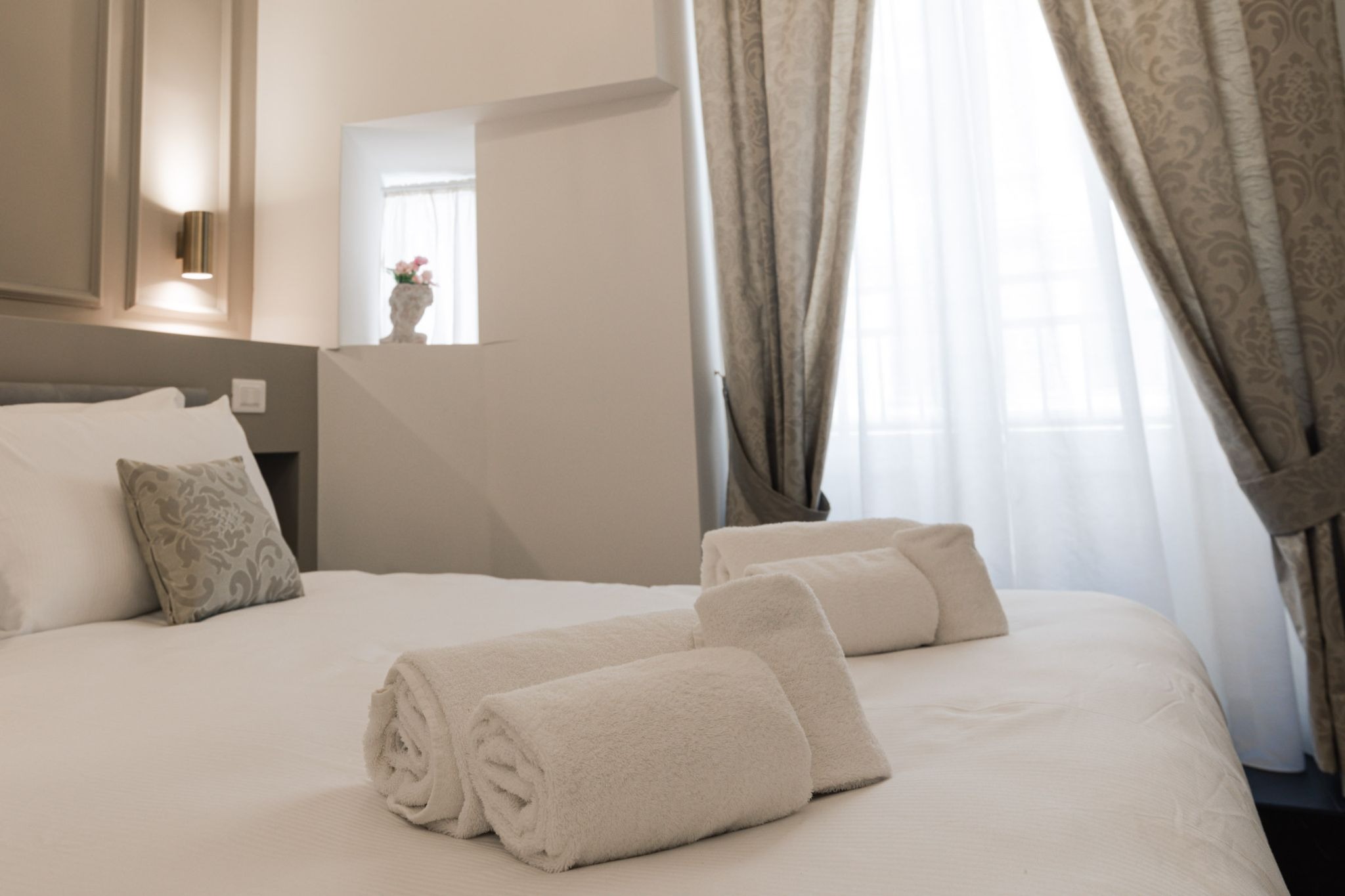 discovering-rome-beyond-the-guidebooks-with-de-vince-suites-.jpeg