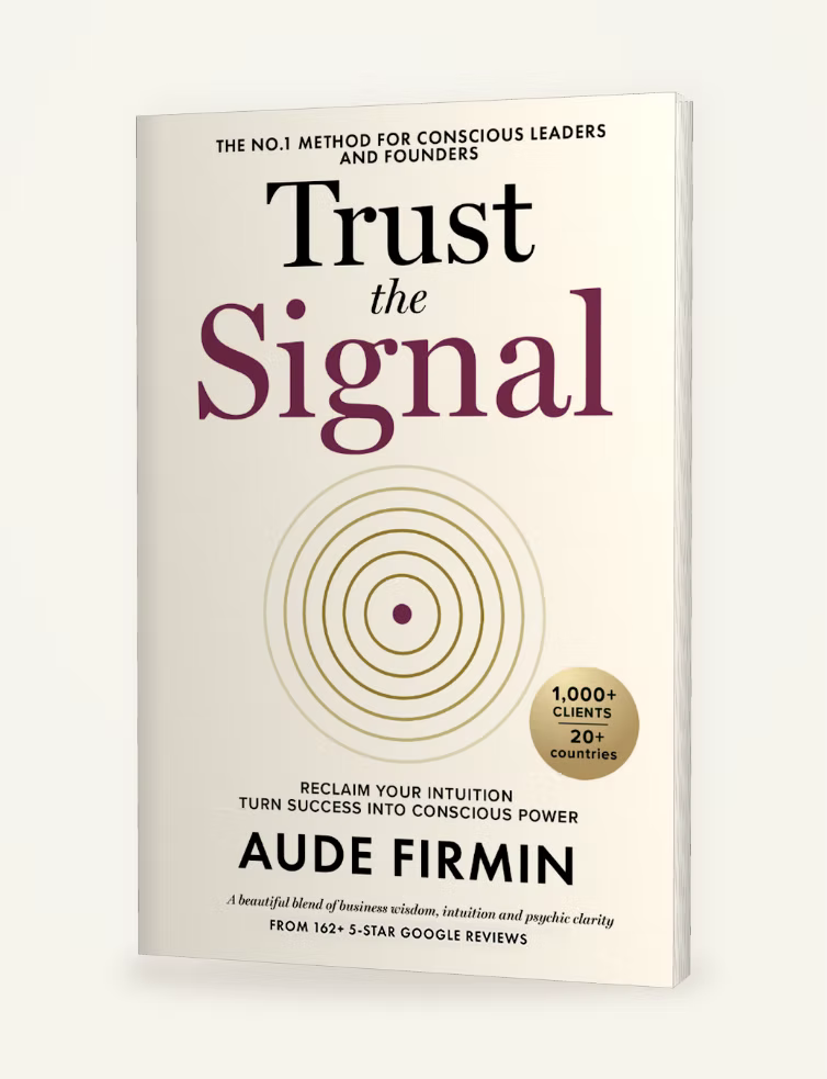Book cover titled "Trust the Signal" by Aude Firmin, focusing on intuition and leadership.