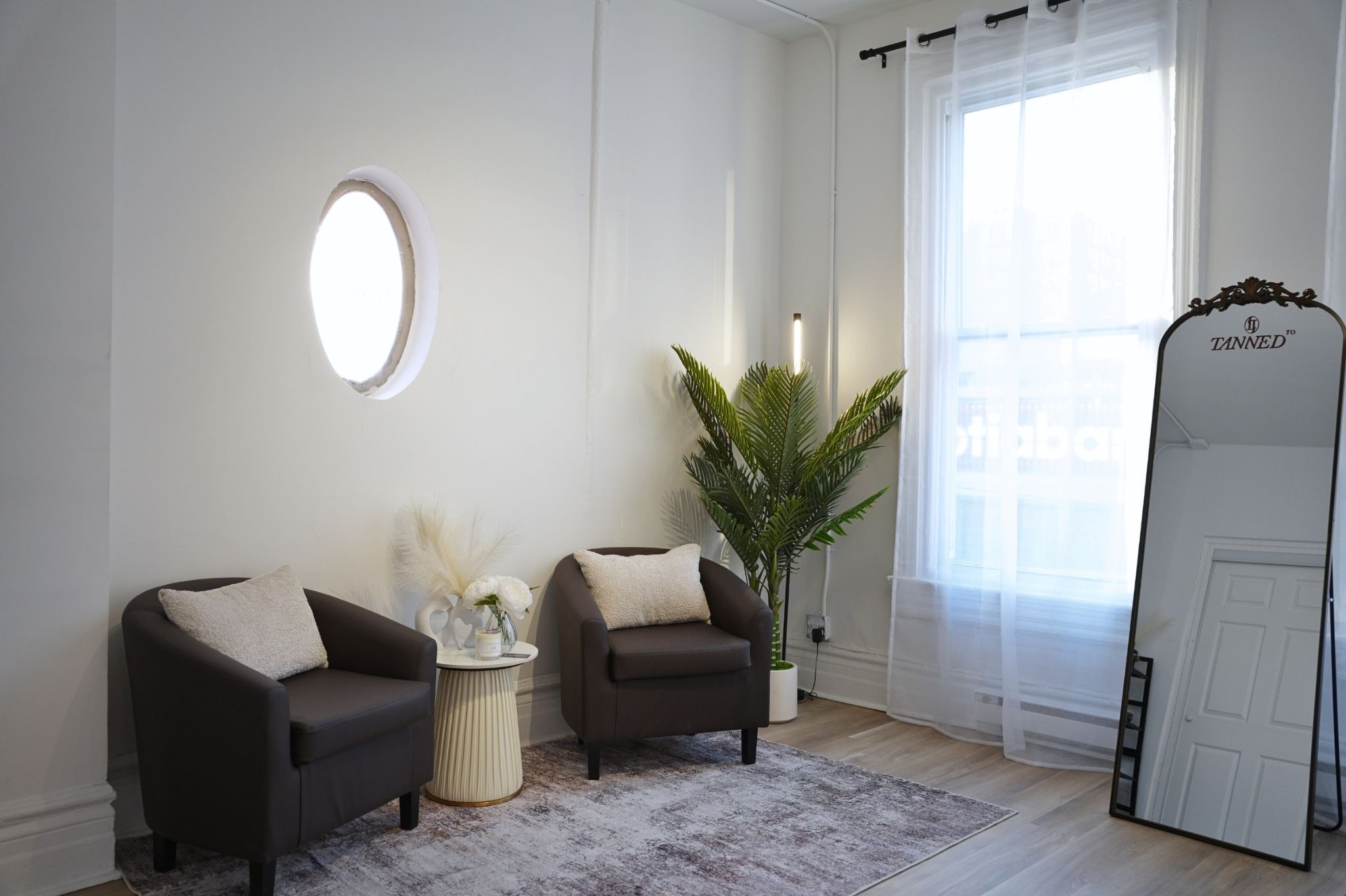 now-open-torontos-first-automated-contactless-spray-tan-studio-fully-private-done-in-10-minutes-1-1.jpeg
