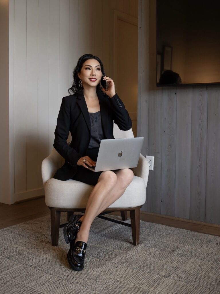 susye-weng-reeder_ceo-times_chair_laptop-768x1024.jpg