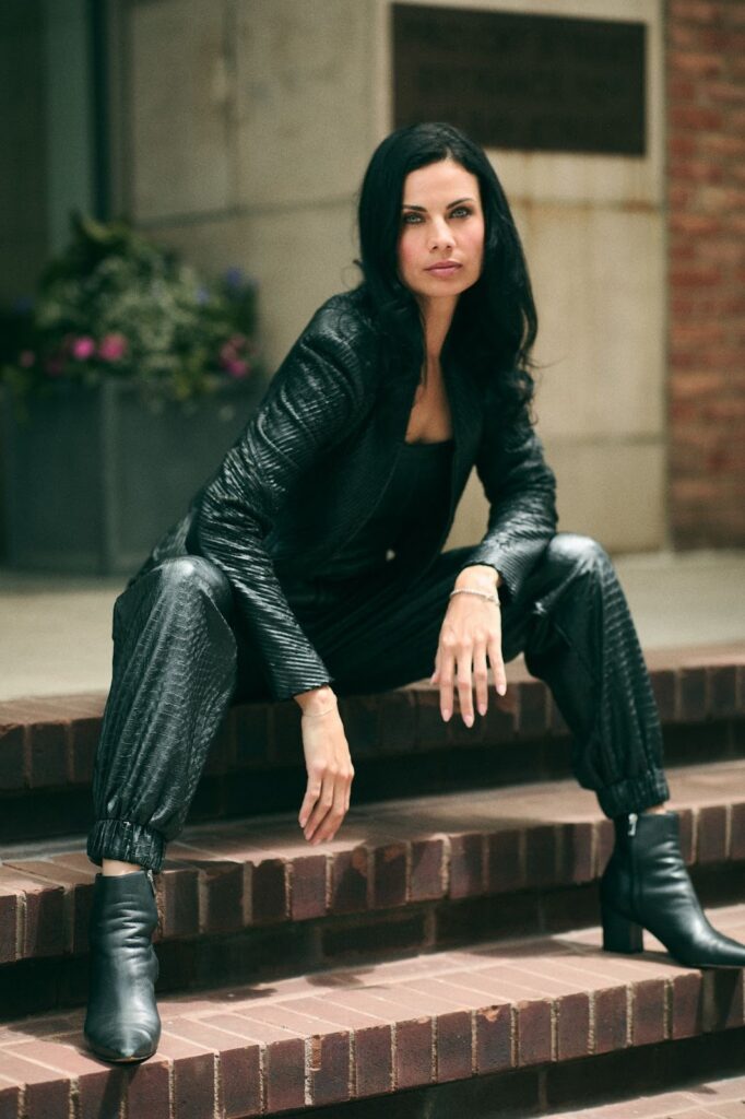 the-phoenix-within-suzanny-munhoz-on-the-beauty-of-reinvention-1-1-682x1024.jpeg