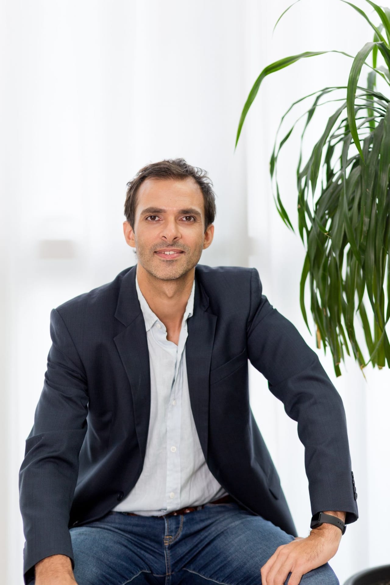 today-if-youre-not-active-on-linkedin-youre-invisible-frederic-executive-coach-founder-of-talentfb-.jpeg